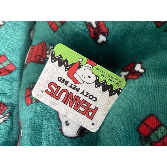 Peanuts Snoopy Small Dog Cat Pet Cozy Cuddler Bed Christmas Holiday Green NEW - Picture 3 of 15